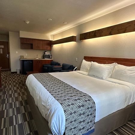 Microtel Inn And Suites By Wyndham Miami Ok Buitenkant foto