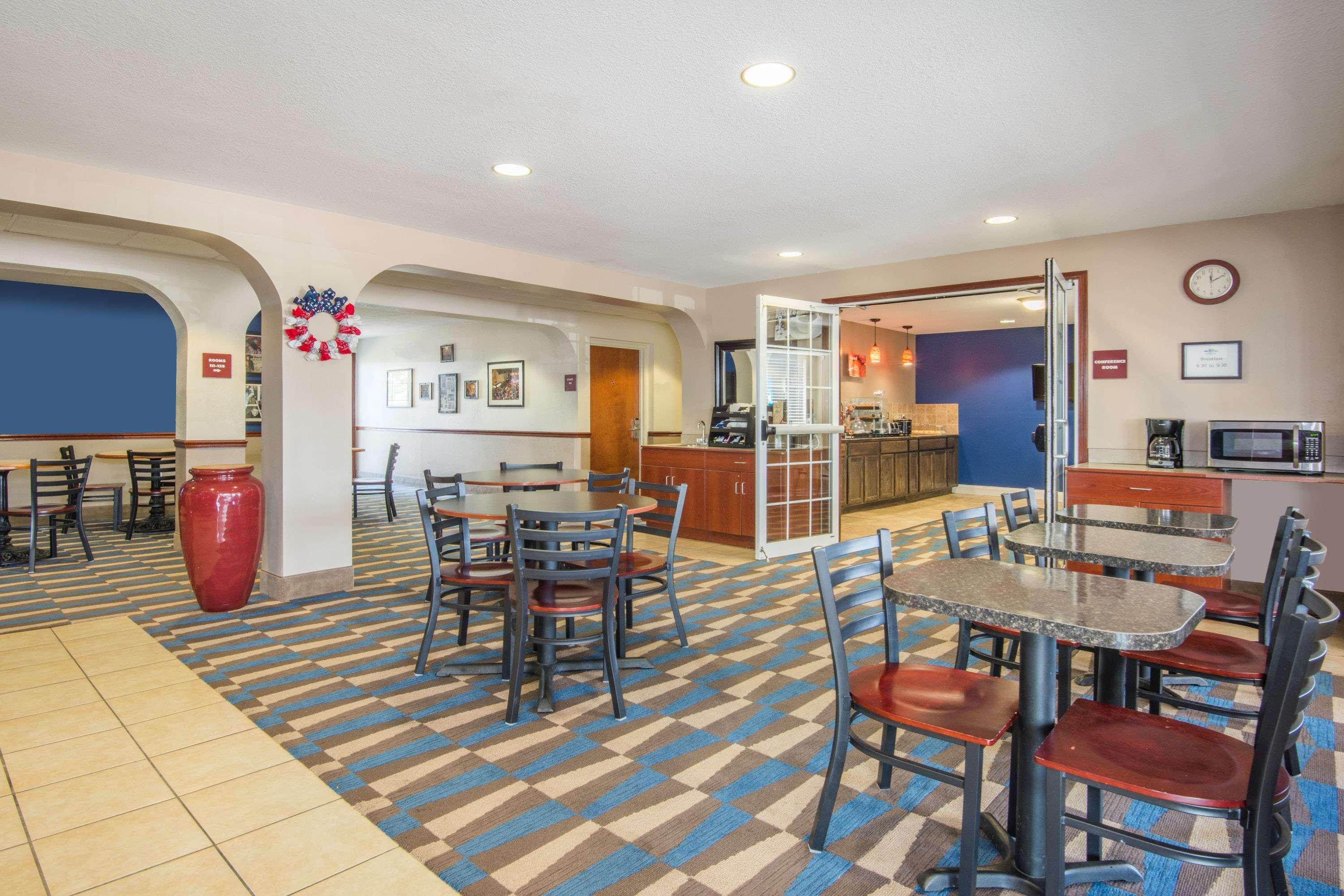 Microtel Inn And Suites By Wyndham Miami Ok Buitenkant foto