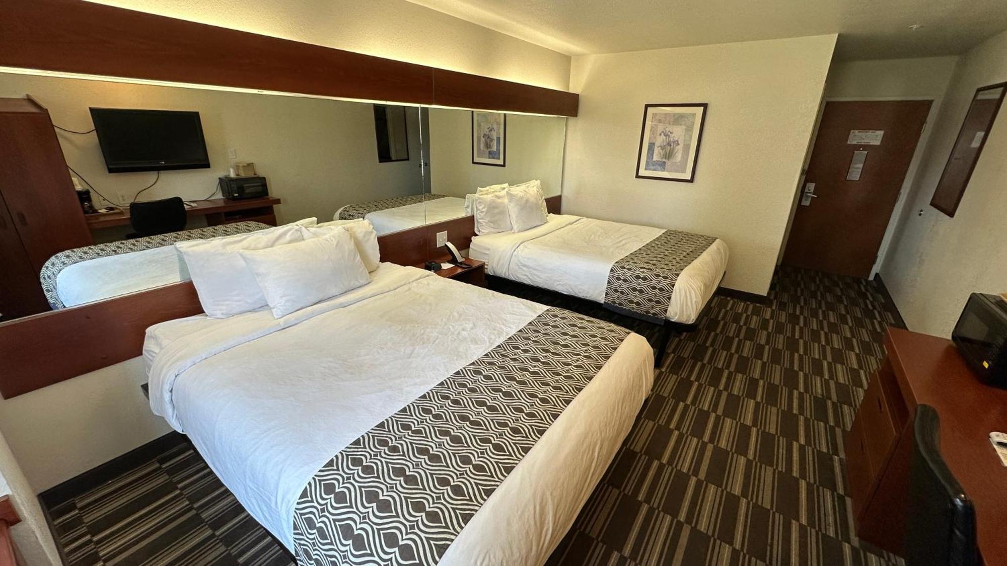 Microtel Inn And Suites By Wyndham Miami Ok Buitenkant foto