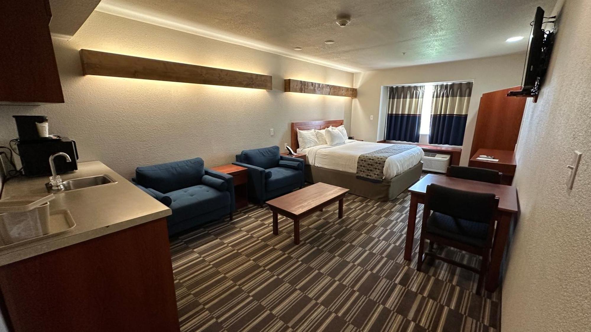 Microtel Inn And Suites By Wyndham Miami Ok Buitenkant foto