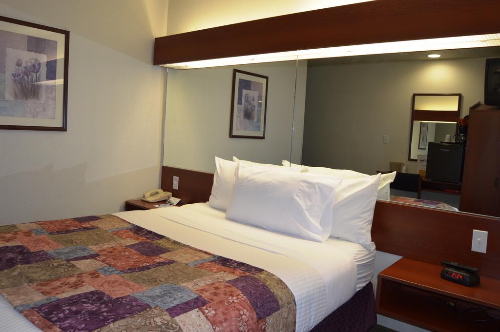 Microtel Inn And Suites By Wyndham Miami Ok Kamer foto